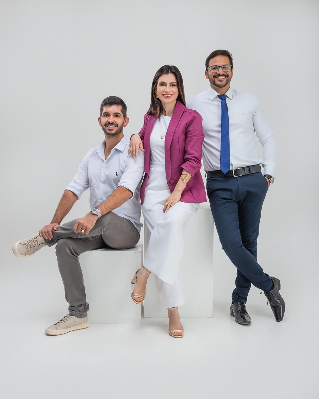 Dr. Thales, Dra. Samira e Dr. Gabriel — equipe médica da Clínica Ressoe
